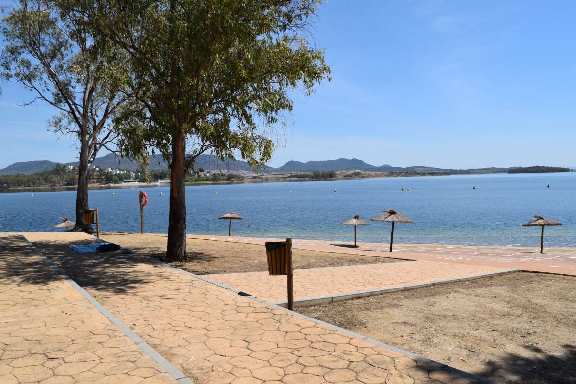 Playa de Campanario, situada también en el embalse de Orellana. 