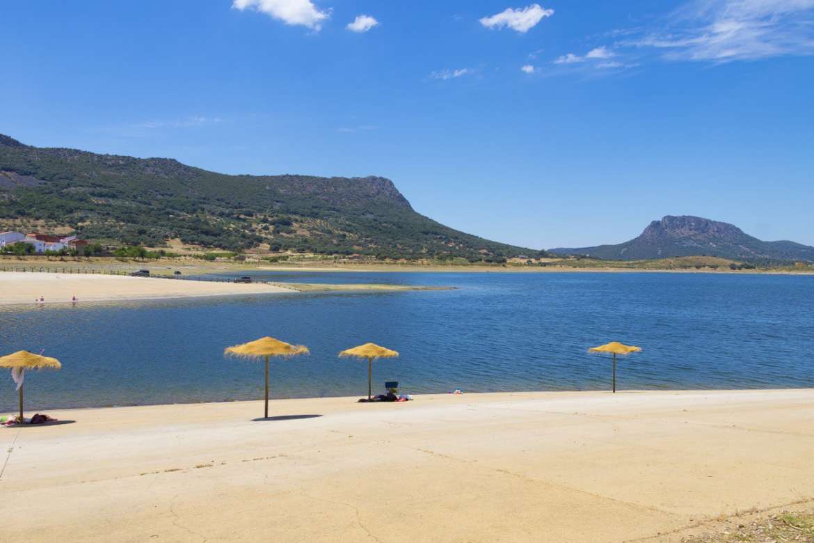 Playa del Espolón, en Peloche (Herrera del Duque). 