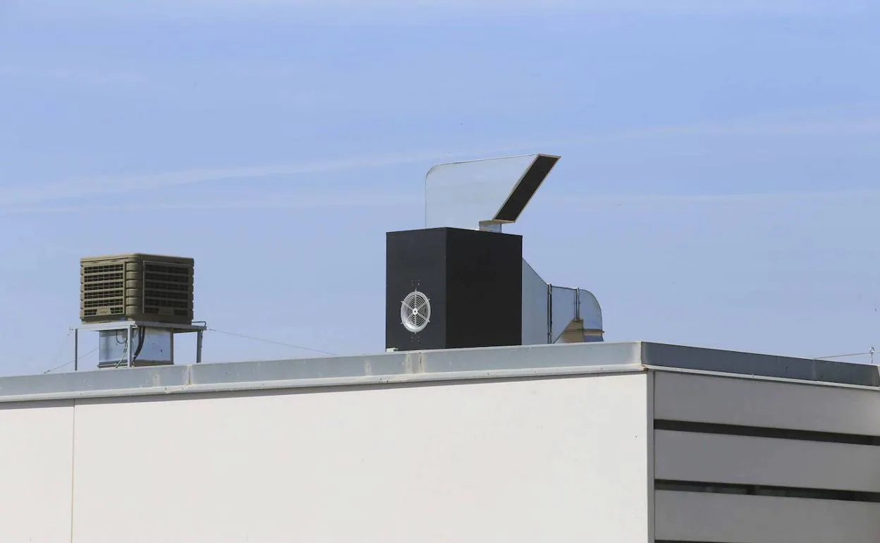 Torre de ventilación con enfriadora en el Ciudad de Mérida. 