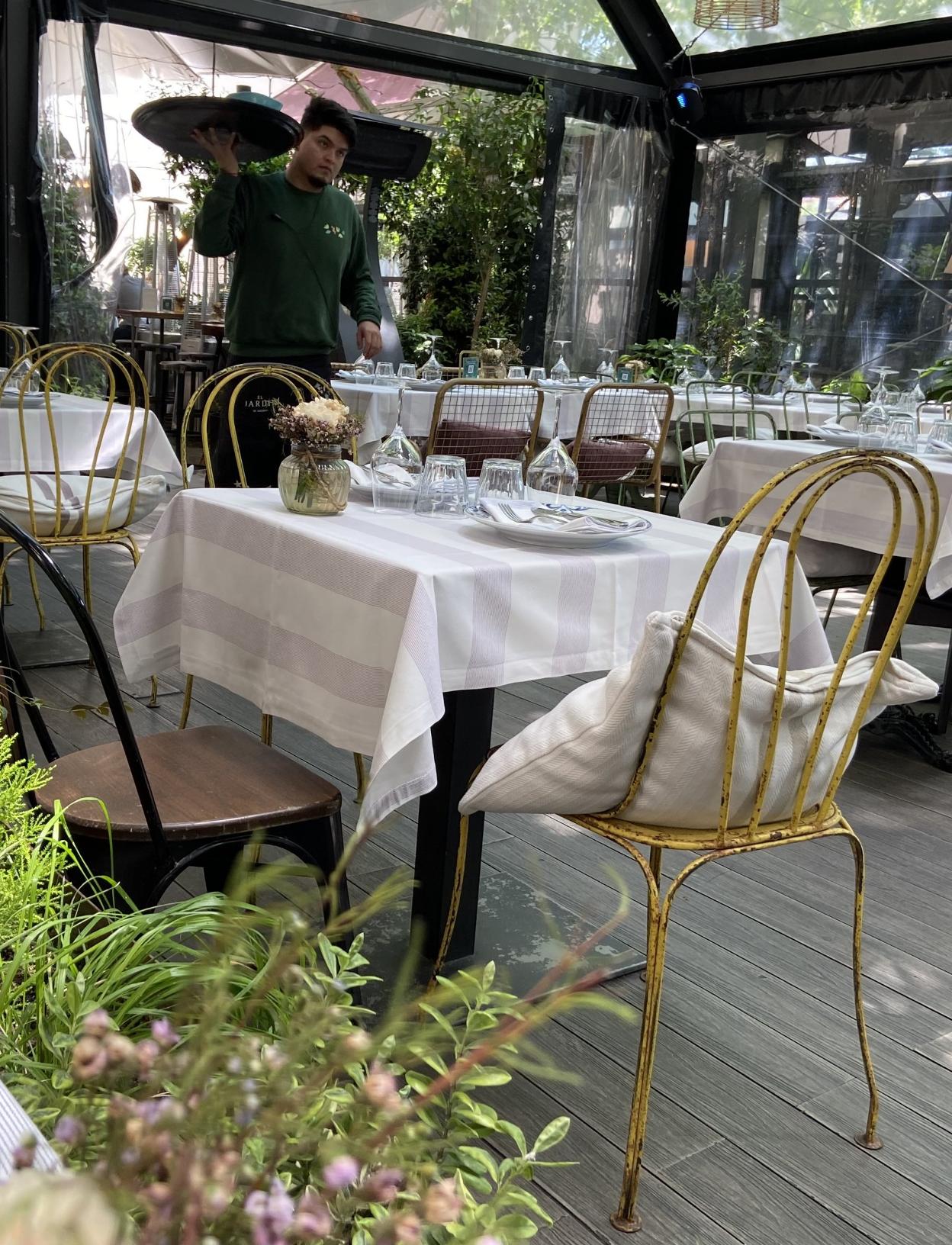 Comedor del restaurante El Jardín de Arzábal, en Madrid. 