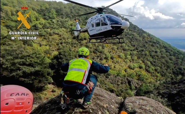 Rescate a un senderista accidentado en Losar de La Vera, el pasado 3 de mayo.