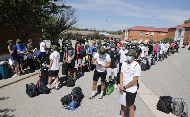 Llegada ayer de los nuevos alumnos al Centro de Formación de Tropas número 1 de Cáceres. 