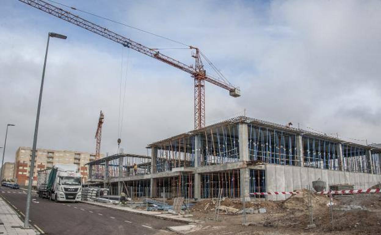 Construcción del colegio de Cerro Gordo, que ya está terminado y en funcionamiento.