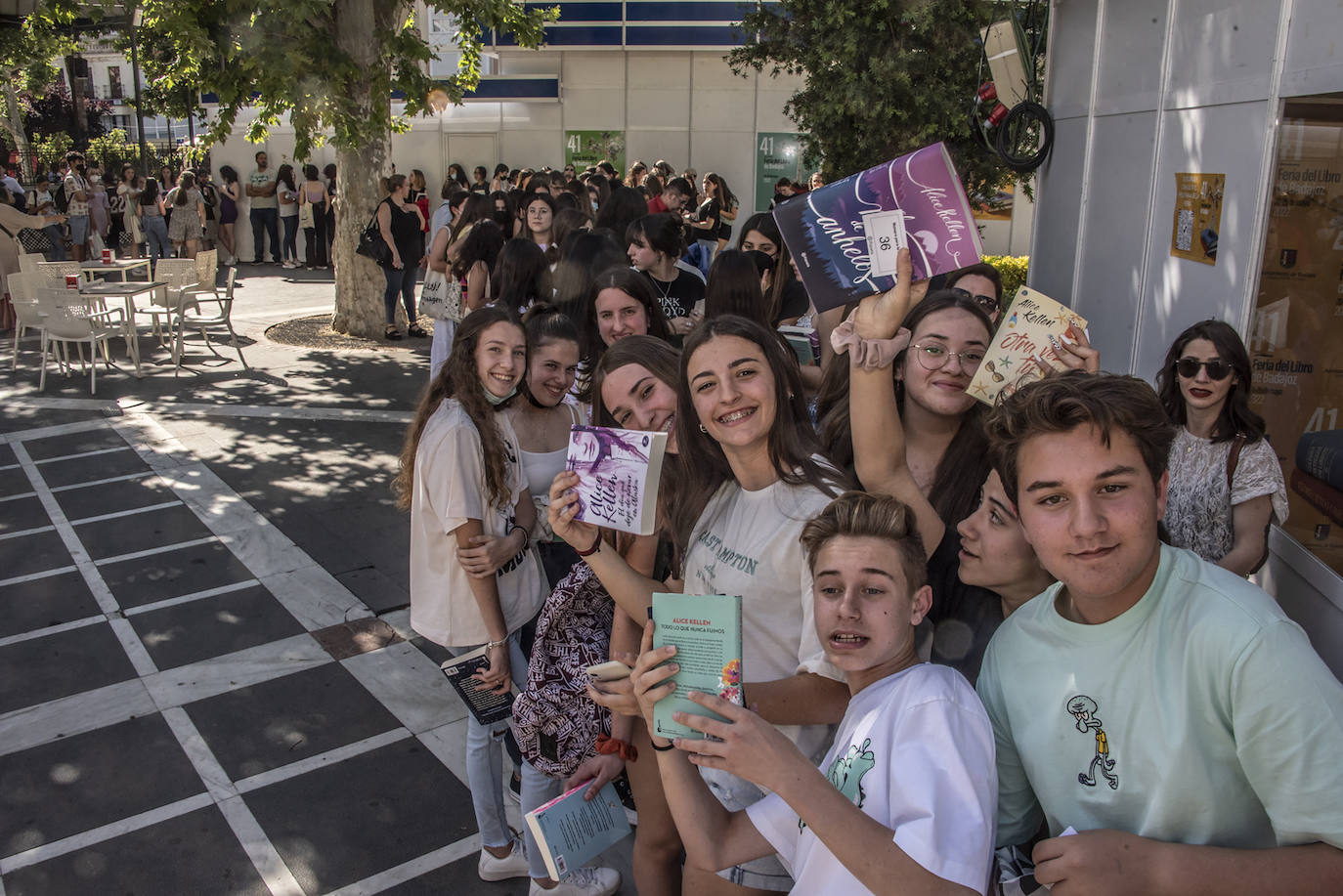 Fotos: El fenómeno fan llega a la Feria del Libro de Badajoz con Alice Kellen