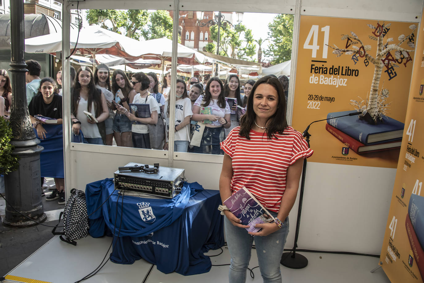 Fotos: El fenómeno fan llega a la Feria del Libro de Badajoz con Alice Kellen