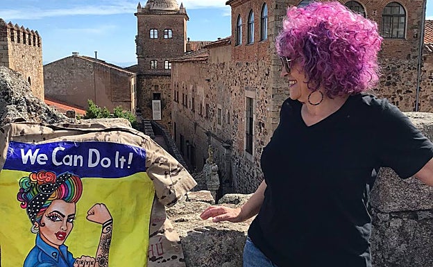 La iniciativa 'La chaqueta viajera' llega a Cáceres. 