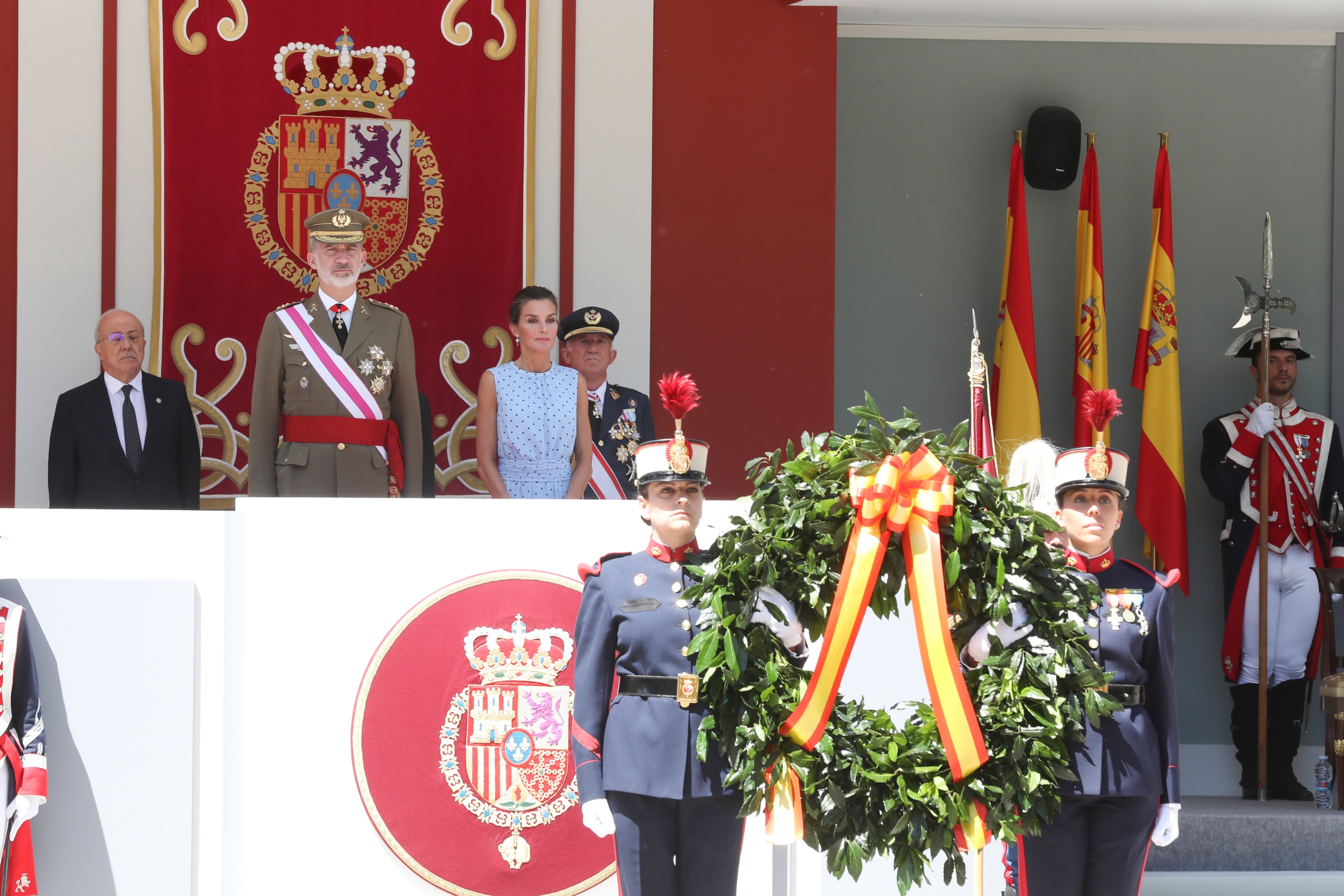 Los Reyes han presidido el Desfile de las Fuerzas Armadas en Huesca. 