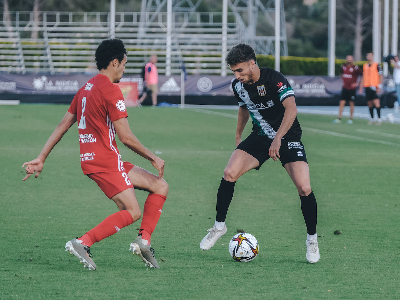 Fotos: Las mejores imágenes del partido y la celebración del ascenso a Primera RFEF del Mérida