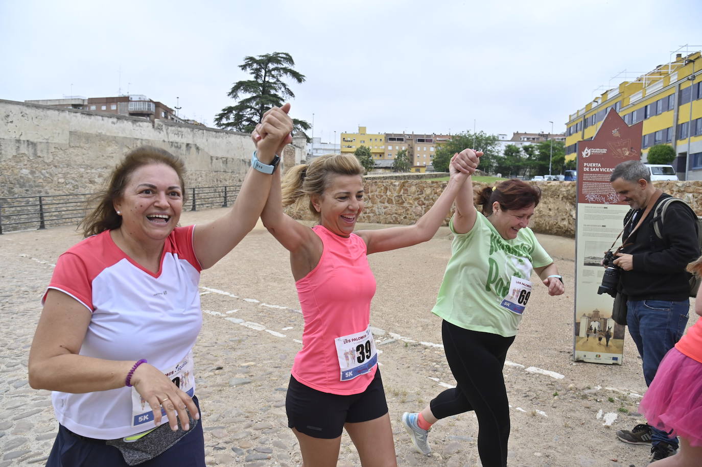 Fotos: FIesta en la VI Carrera por la Diversidad &#039;Los Palomos-Aqualia&#039; de Badajoz