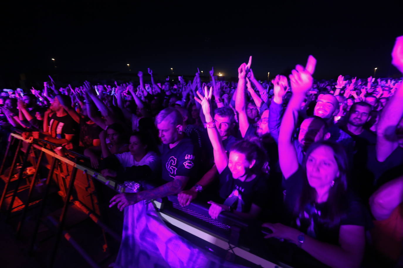 Miles de personas disfrutaron de la actuación del placentino y su banda. 