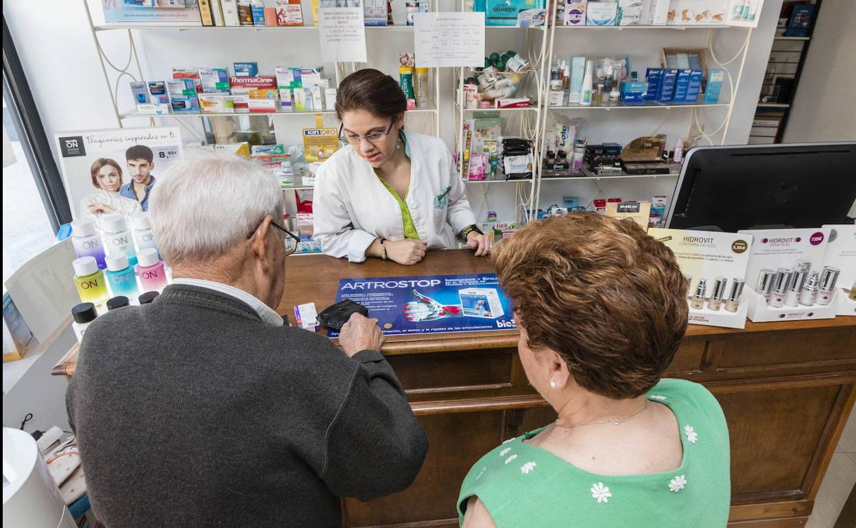 Los médicos de Atención Primaria denuncian que el SES les fuerza a recetar genéricos