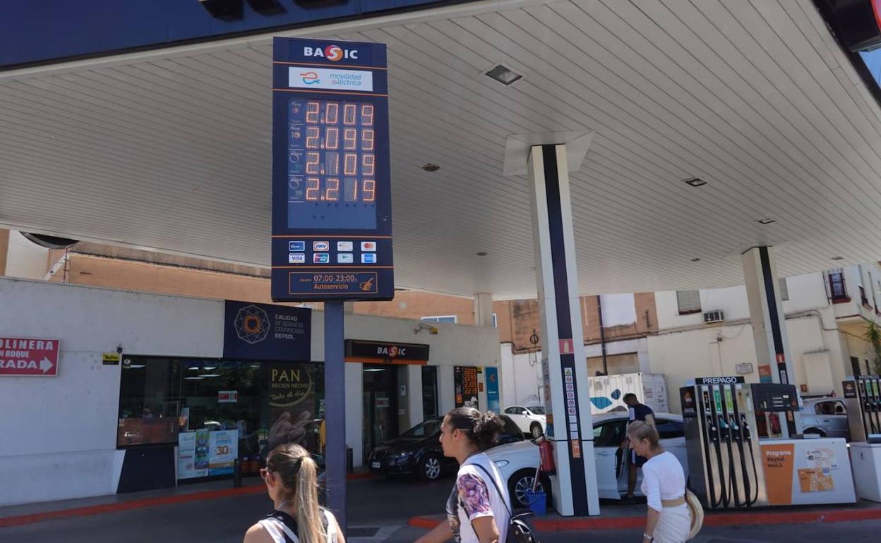 Gassolinera en Badajoz con todos los carburantes a la venta por encima de los dos euros por litro. 