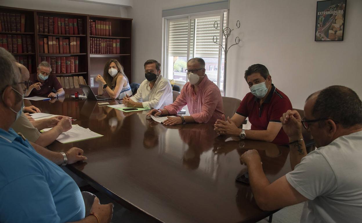 Mediación entre los trabajadores de Tubasa y su empresa. 