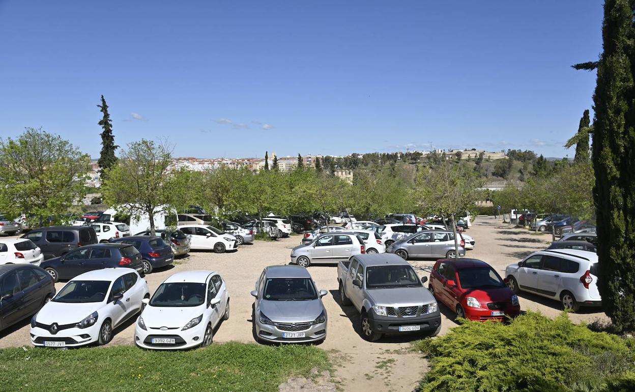 Zona de aparcamiento dentro de la Alcazaba. 
