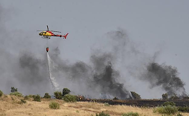 El incendio se ha producido en terrenos sitos detrás de San Lázaro. 