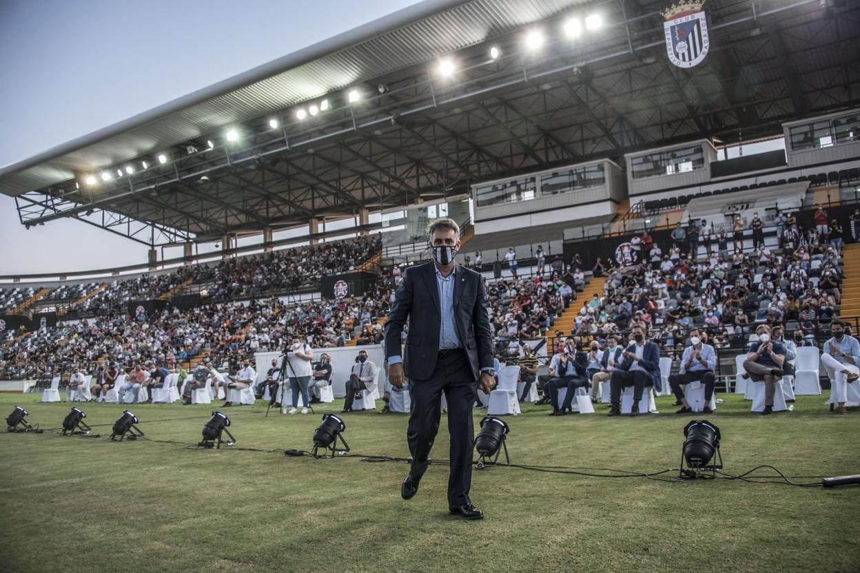 Joaquín Parra durante la presentación de la pasada campaña de abonos en junio de 2021. 