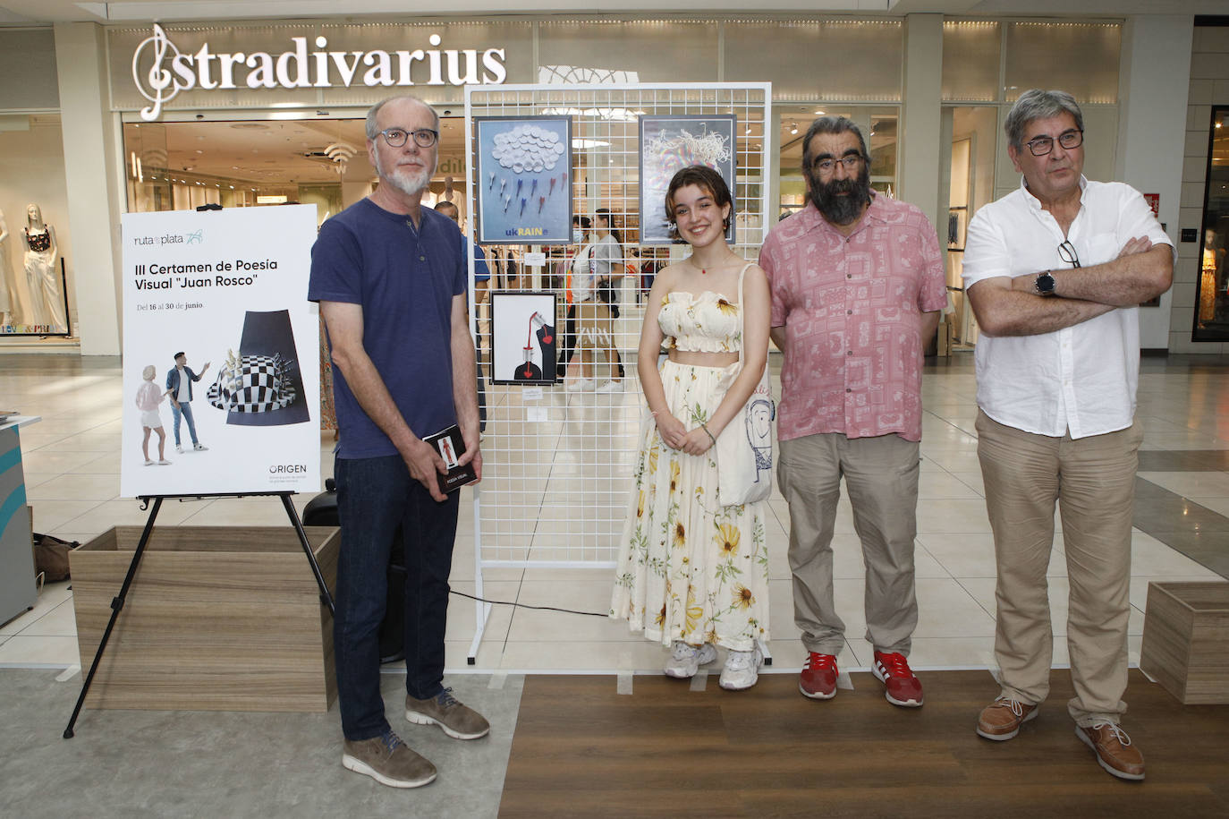 Inauguración de la muestra de la III edición del certamen de poesía visual del instituto Al-Qázeres.