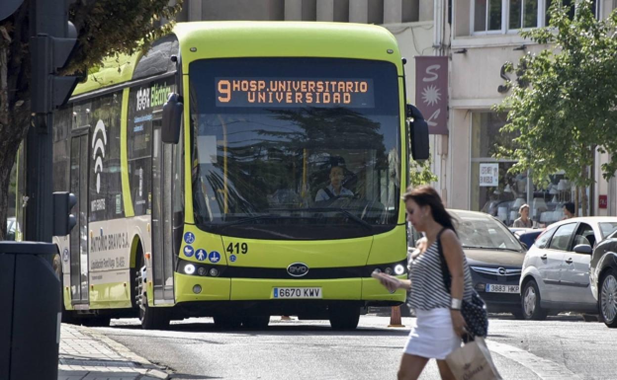 Ratificada la huelga nocturna indefinida en el bus urbano de Badajoz desde este viernes