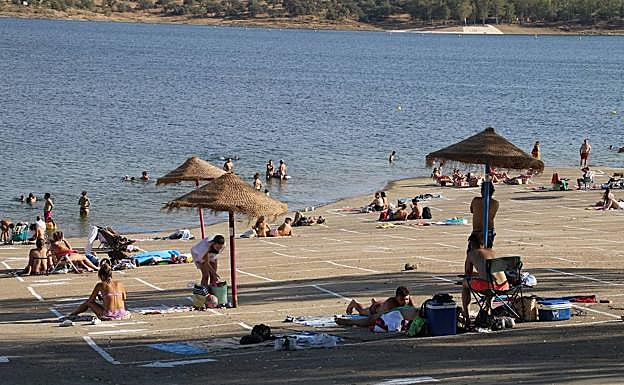 PLaya de Orellana la Vieja.