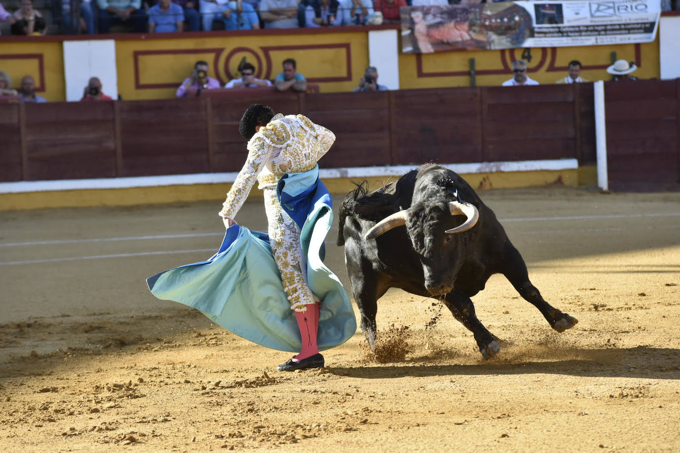 Fotos: Dos orejas para Ferrera en un nuevo fiasco de Zalduendo en Badajoz