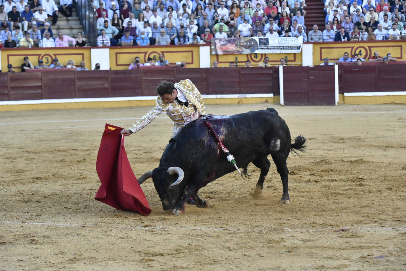 Fotos: Dos orejas para Ferrera en un nuevo fiasco de Zalduendo en Badajoz