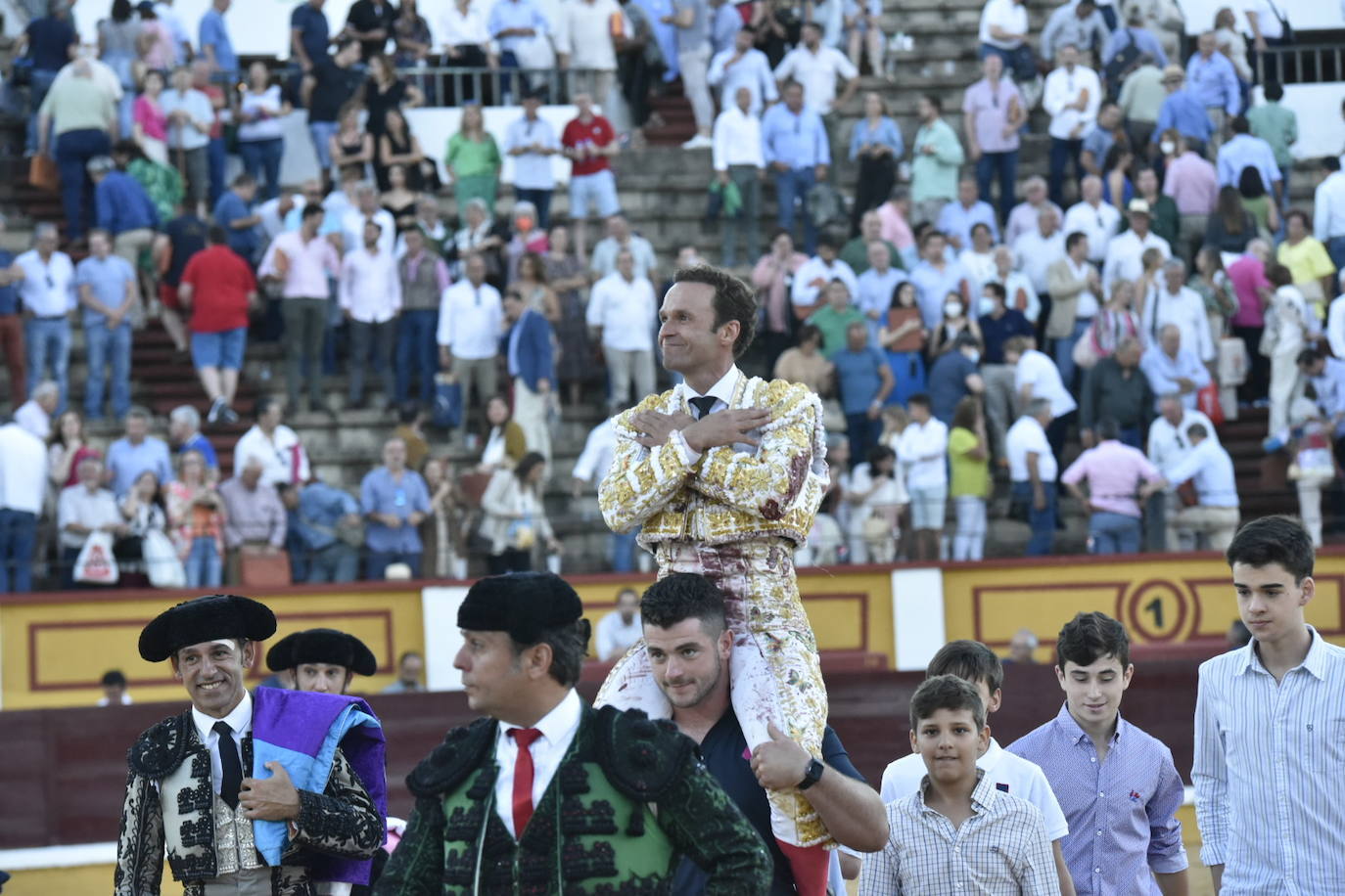 Fotos: Dos orejas para Ferrera en un nuevo fiasco de Zalduendo en Badajoz