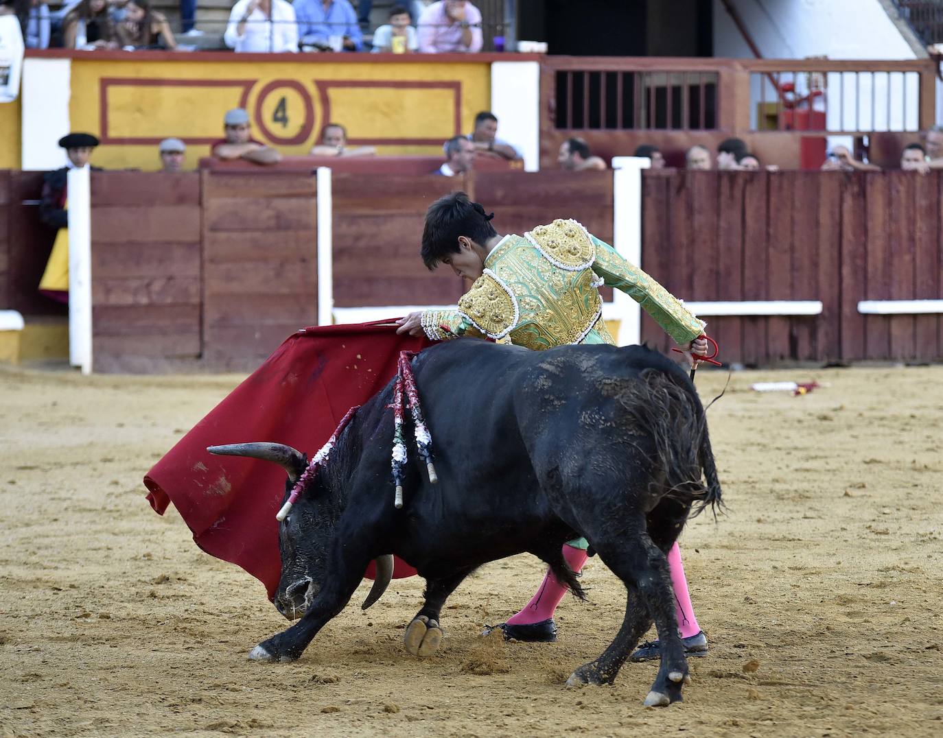 Fotos: Una excepcional novillada de Marca cierra la feria taurina de Badajoz