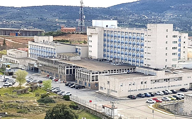 Los ingresos por covid obligan a suspender las operaciones no urgentes en el Hospital de Plasencia