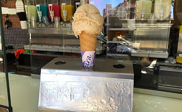 Deseando cogerlo de ahí.