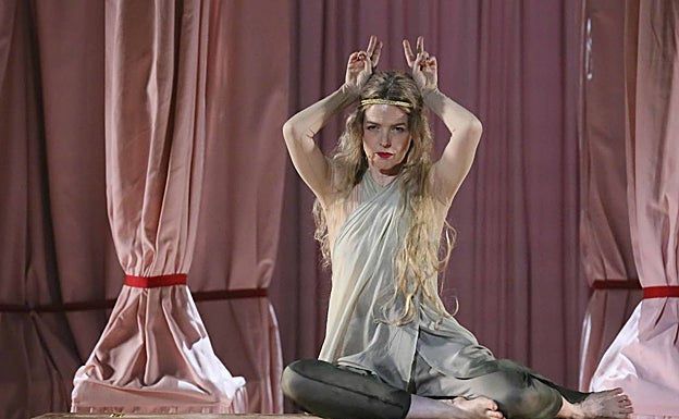 Christina Rosenvinge durante la rrepresentación de Safo en el Teatro Romano de Mérida. 