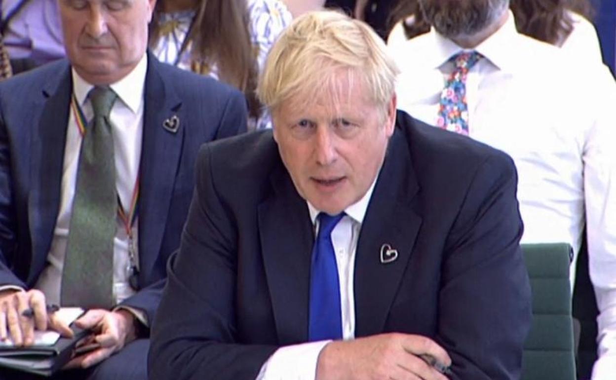 Boris Johnson responde a preguntas en la Cámara de los Comunes. 