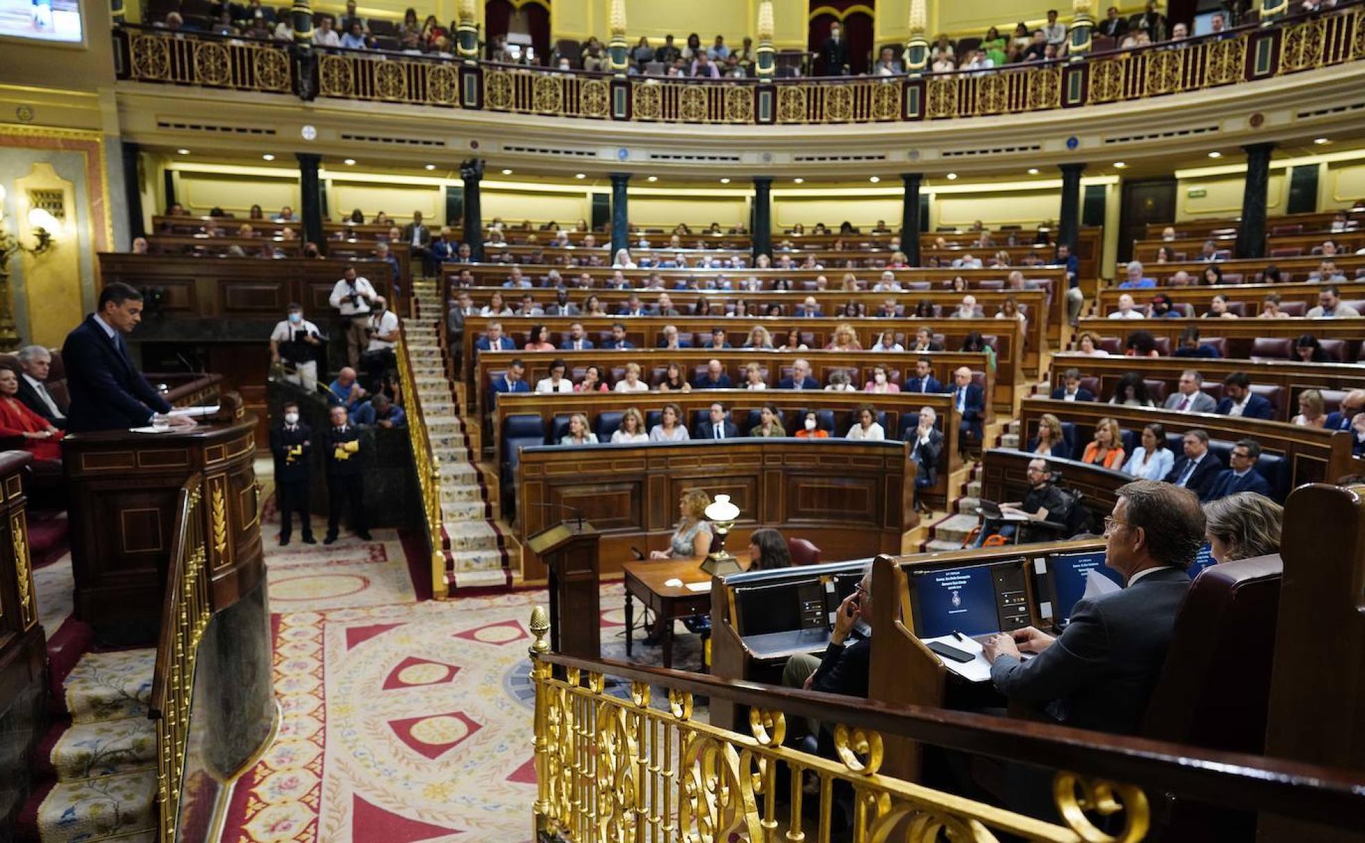 El presidente del Gobierno, Pedro Sánchez, anuncia el impuesto a las energéticas y bancos. 