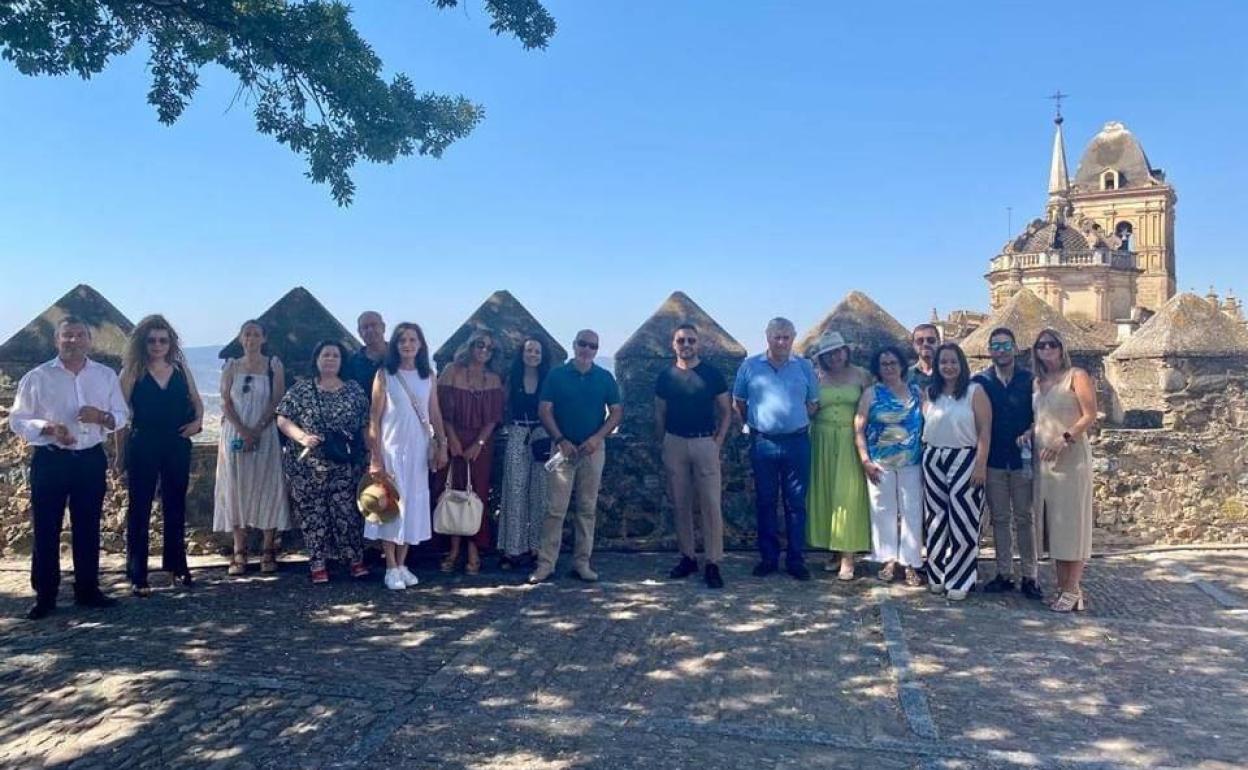 Alcaldes y concejales participantes en el acto fundacional en Jerez de los Caballeros 