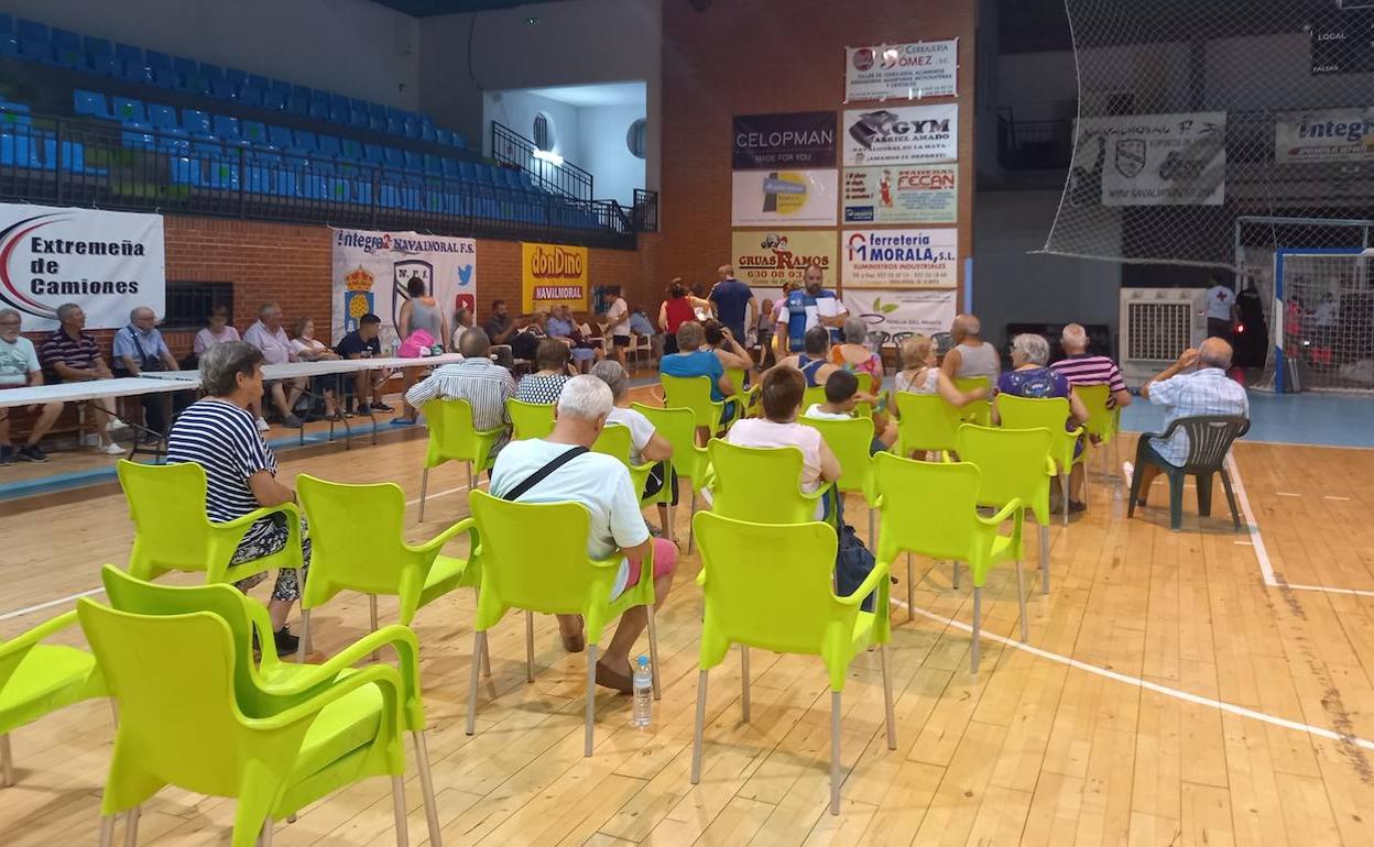 Evacuados esta noche al polideportivo de Navalmoral de la Mata. 