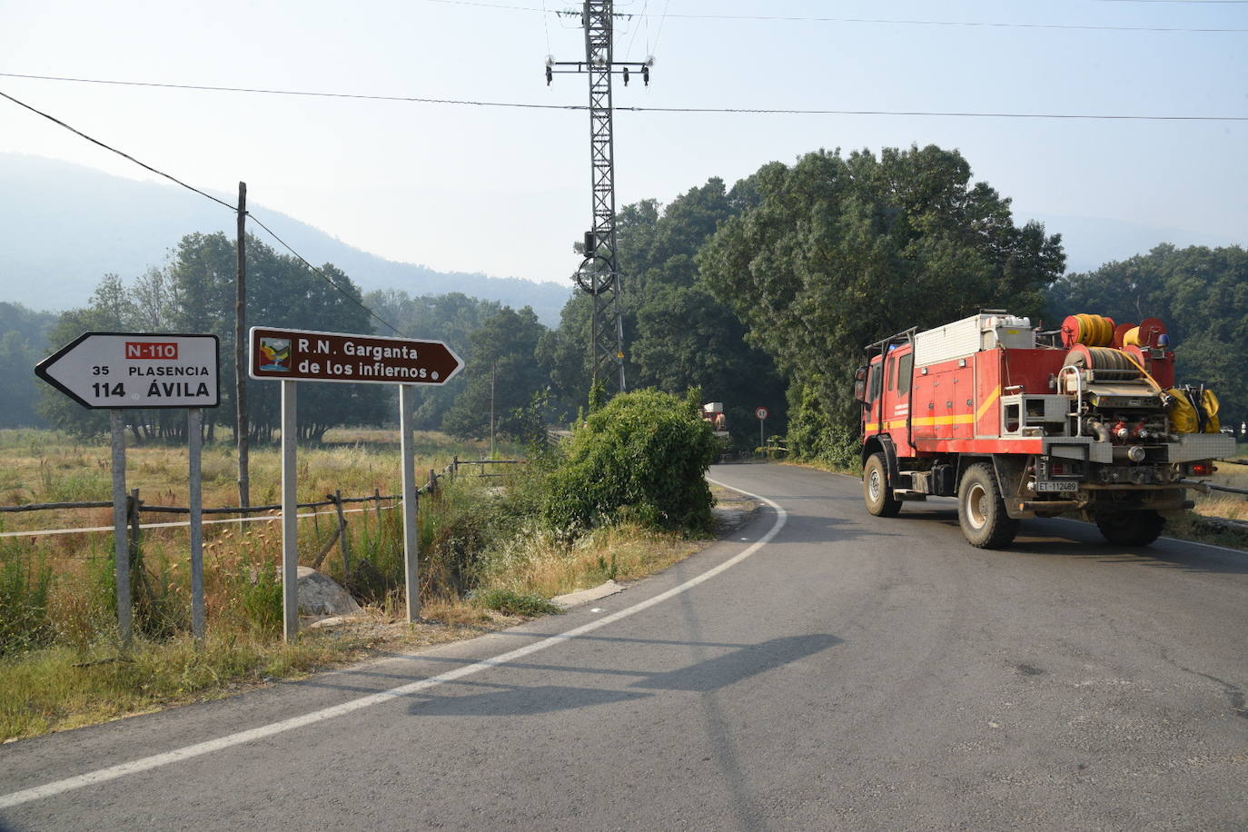 Fotos: Las imágenes del incendio en el Jerte este domingo