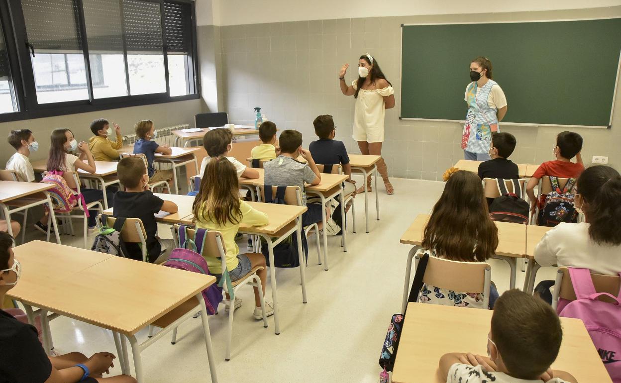 Imagen de archivo de una clase en el colegio del Cerro Gordo, que se inauguró el pasado curso. 