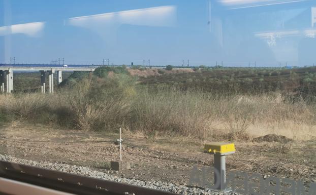 Foto realizada por un usuario desde el tren Alvia de la tarde cuando estaba parado cerca de Monfragüe.