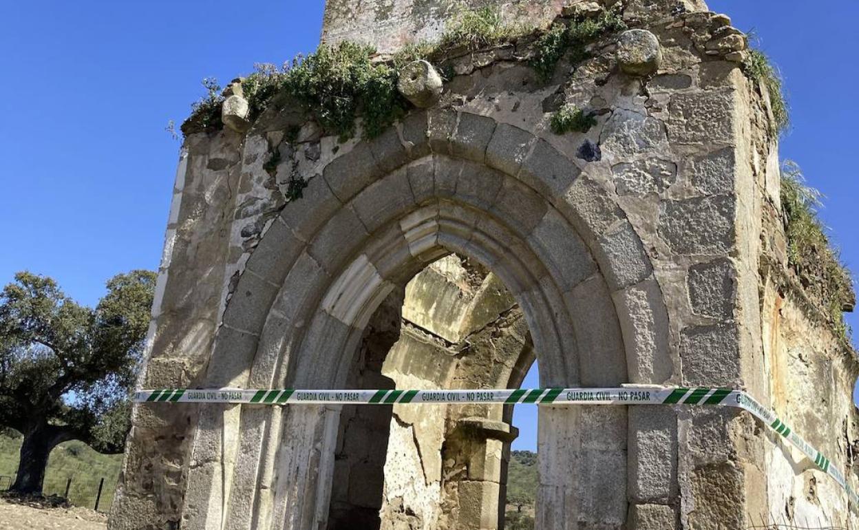 Estado en la que quedó la ermita de Santa María de Brovales. 