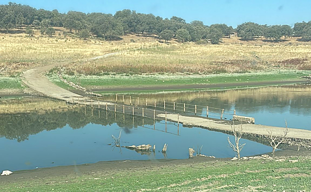 Las restricciones por la sequía afectan a más de 100.000 extremeños