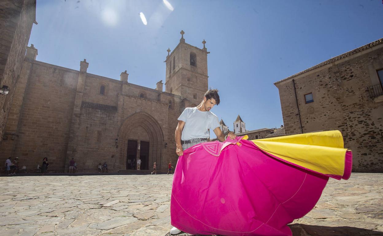 El torero Jairo Miguel en la plaza de Santa María de Cáceres. 