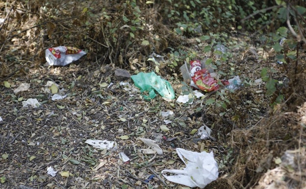 Residuos en uno de los miradores de San Marquino 