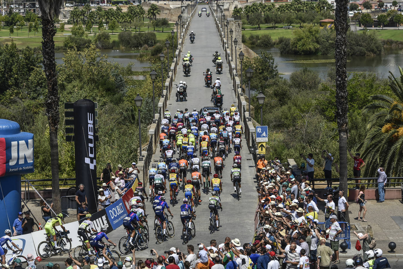 Fotos: La Vuelta a Portugal pasa por Badajoz