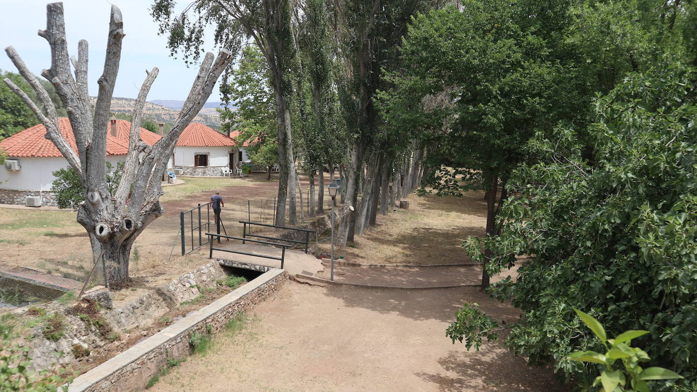 Chozos turísticos del complejo La Canal. 