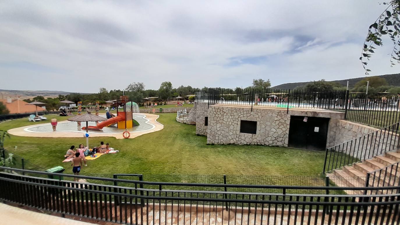 Zona infantil de la piscina. 