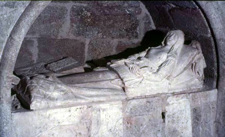 La figura de la condesa Leonor Niño de Portugal en su hornacina.