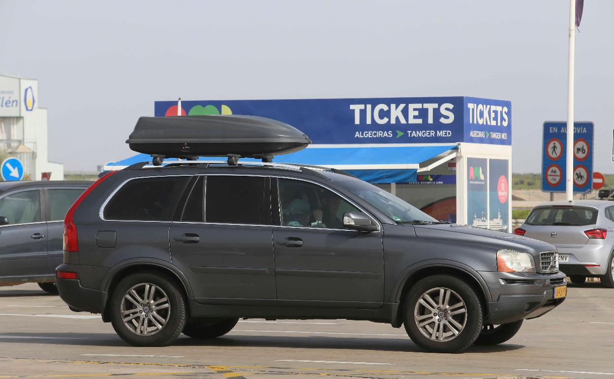 En Almendralejo, junto a la rotonda de acceso a la autovía, hay una caseta en la que se venden los billetes del Ferry a Tánger.
