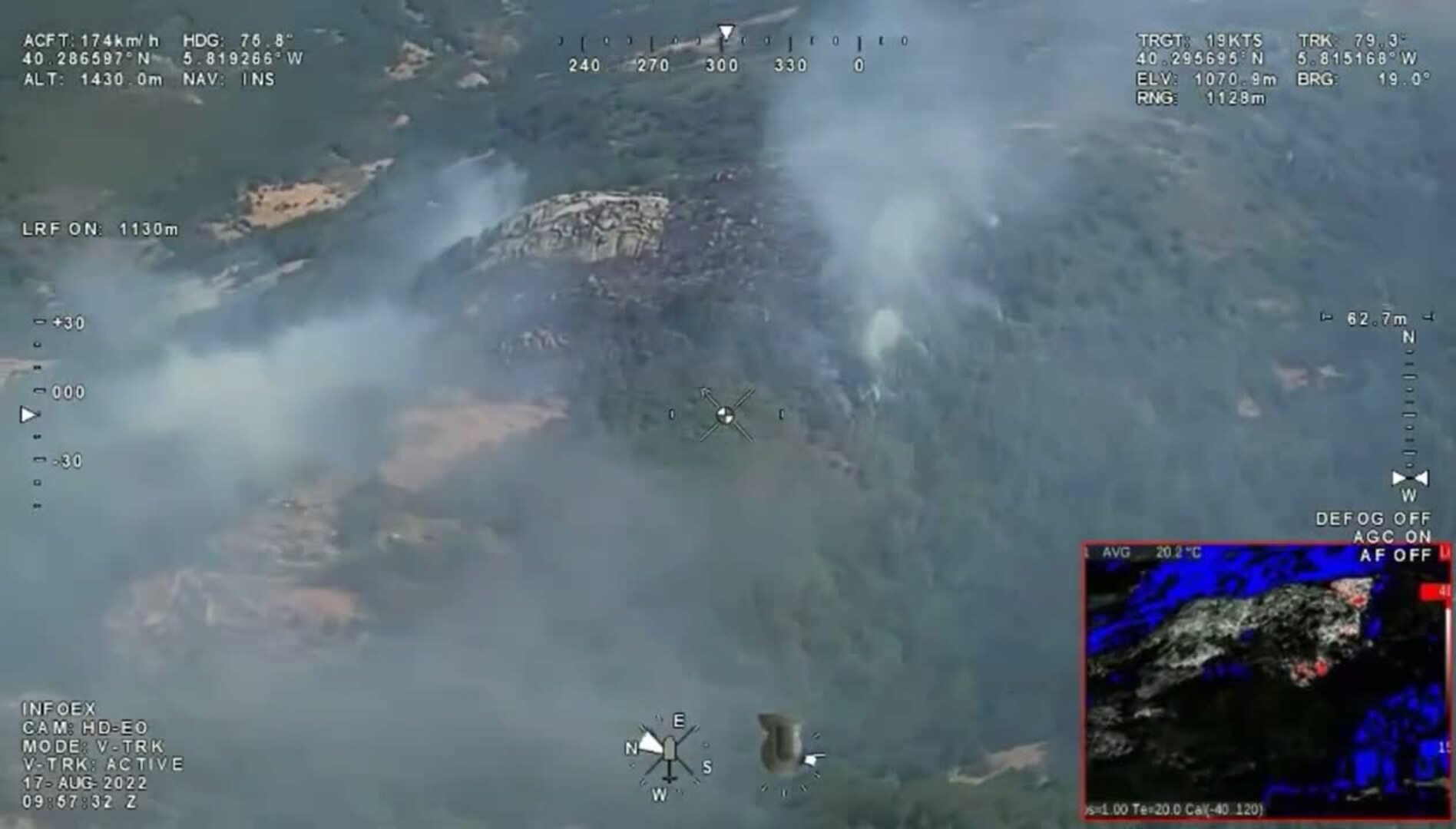 Se amplían los medios aéreos para extinguir el incendio forestal que afecta a Hervás