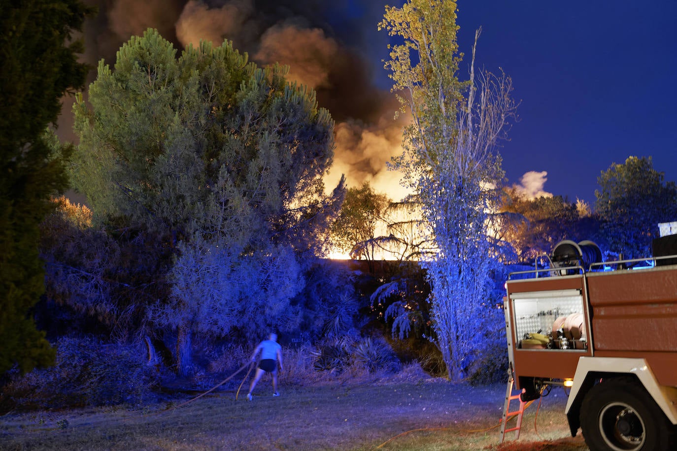 Fotos: Imágenes del espectacular incendio frente al acueducto de Los Milagros de Mérida