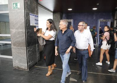 Imagen secundaria 1 - Declaran en los juzgados de Cáceres los dueños de Atrio por el robo del vino