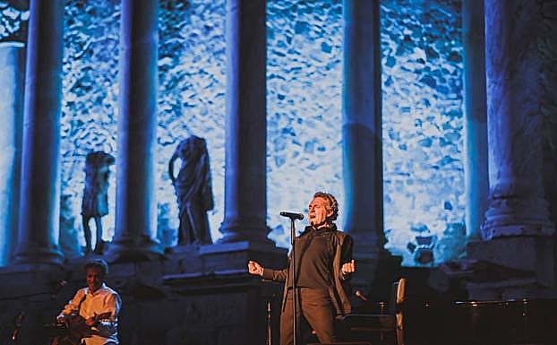 Imagen principal - El mítico rockero Miguel Ríos hace vibrar el estreno del Stone &amp; Music